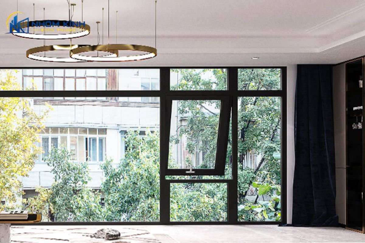 Cửa sổ mở hất 1 cánh bền ổn định khi chọn đúng kích thước, nhôm, kính, bản lề, gioăng EPDM và phụ kiện theo tải trọng cánh