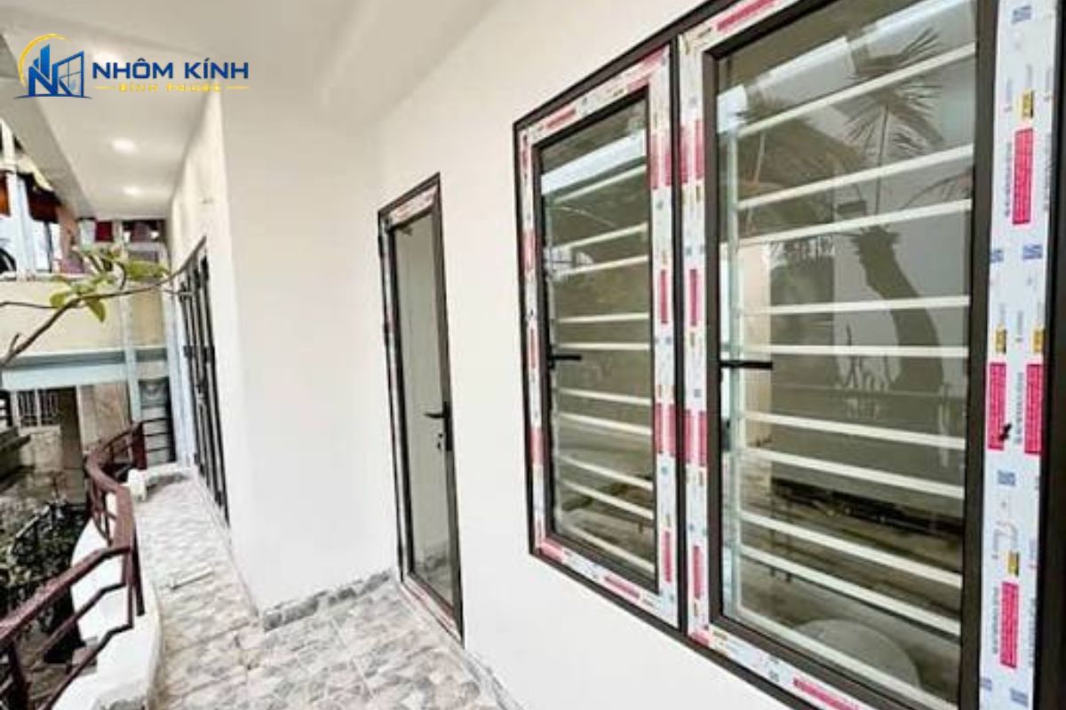 Cửa sổ nhôm Xingfa cho nhà ở dân dụng phù hợp phòng ngủ, phòng khách, cầu thang và nhà vệ sinh với nhiều kiểu mở linh hoạt